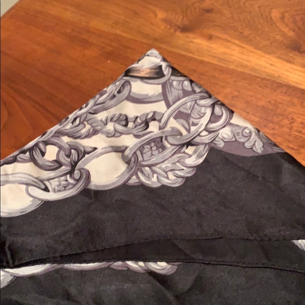 Silly Chain Pattern Scarf - Picture 2 of 2